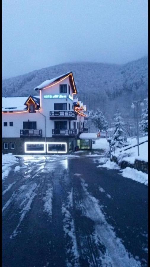 Hotel All Times Timișu de Jos Esterno foto