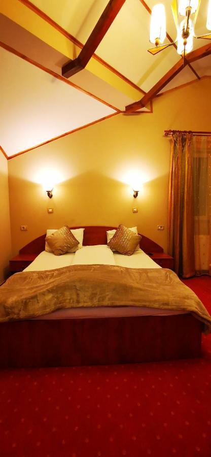 Hotel All Times Timișu de Jos Esterno foto