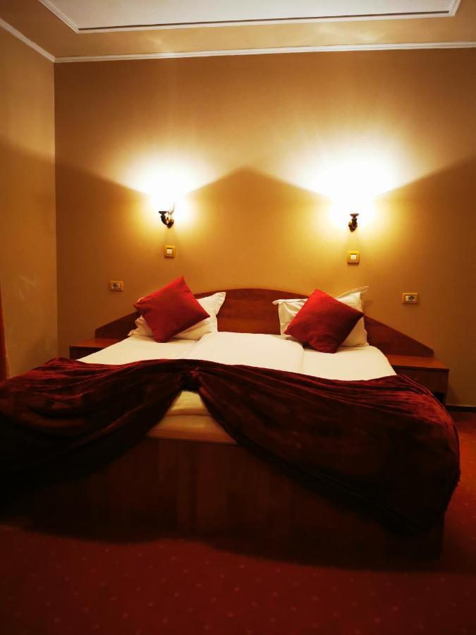 Hotel All Times Timișu de Jos Esterno foto